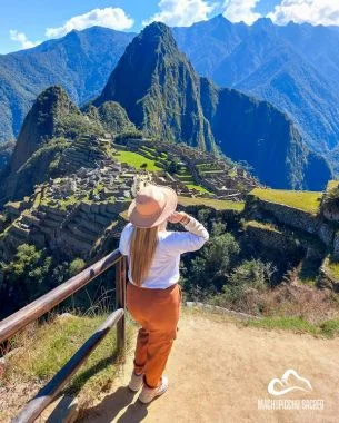 Turista-en-Machu-Picchu